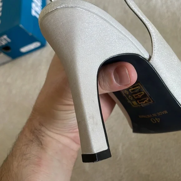 Y2K silver Satin Sling back Pumps - Picture 10 of 13